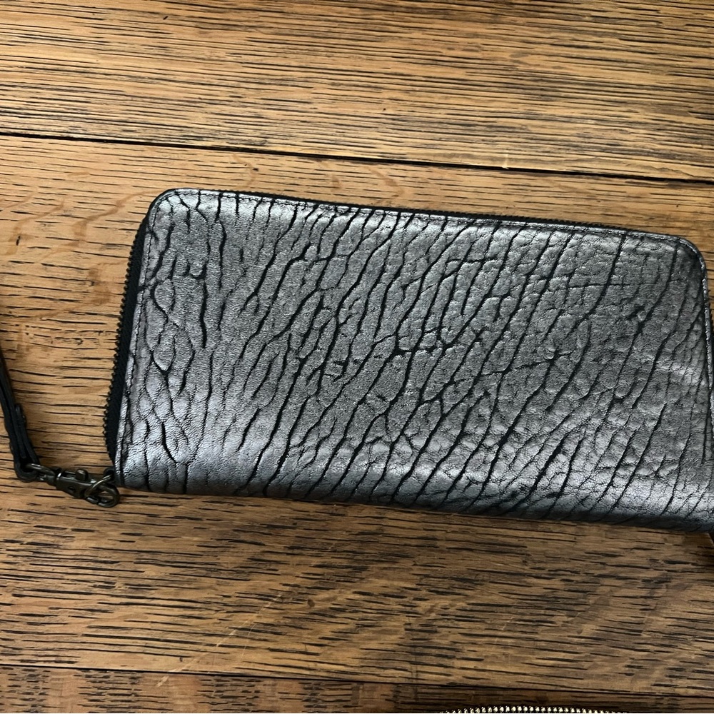 Will Leather Goods Imogene wallet in silver and black. Perfect for the holidays!